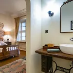 Lägenhet Sienna, Unique Oasis With Views In Old Towns Heart *