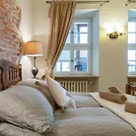 Sienna, Unique Oasis With Views In Old Towns Heart