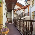 Sienna, Unique Oasis With Views In Old Towns Heart *