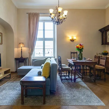 Sienna, Unique Oasis With Views In Old Towns Heart