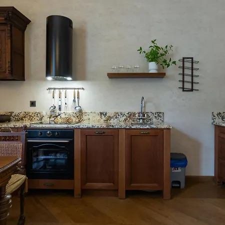 Sienna, Unique Oasis With Views In Old Towns Heart