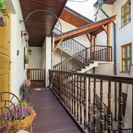 Sienna, Unique Oasis With Views In Old Towns Heart *
